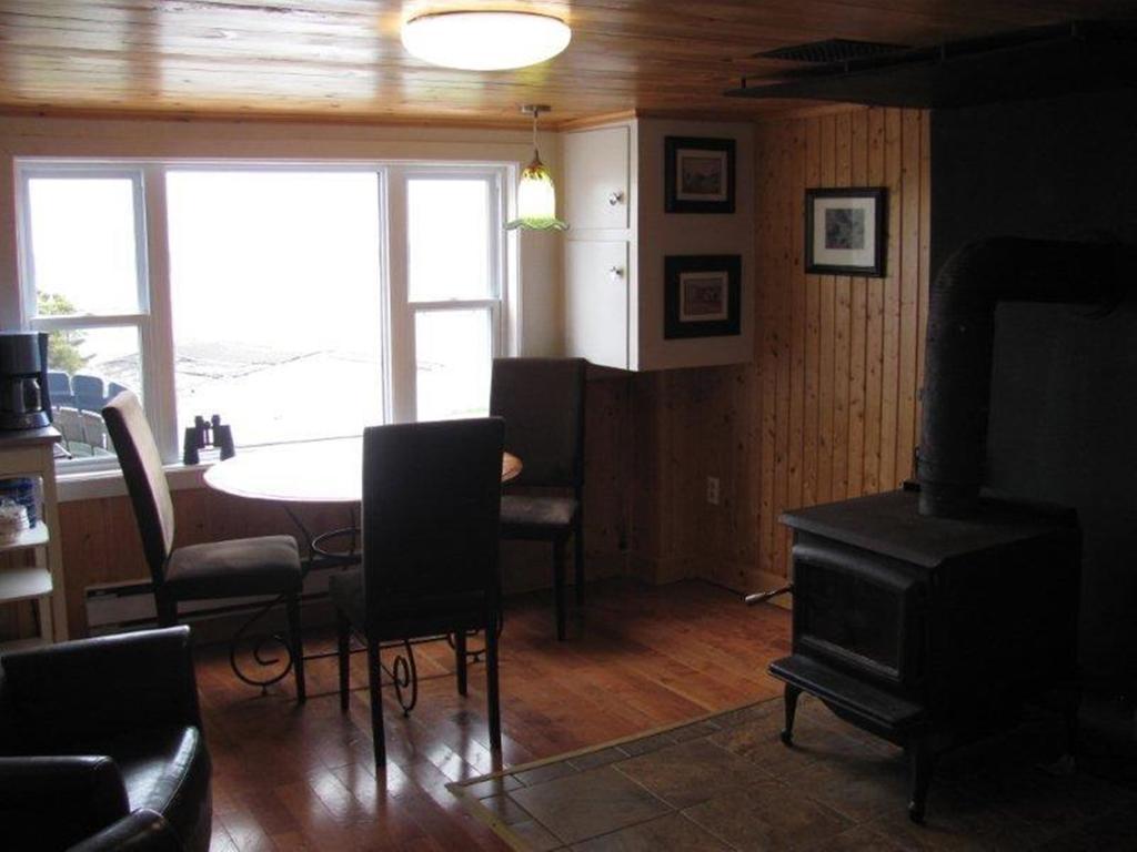 Vila Wolf Cove Retreat House Amherst Cove Exteriér fotografie